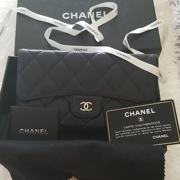 CHANEL Handbags - ❤️FIRM❤️Chanel trifold wallet